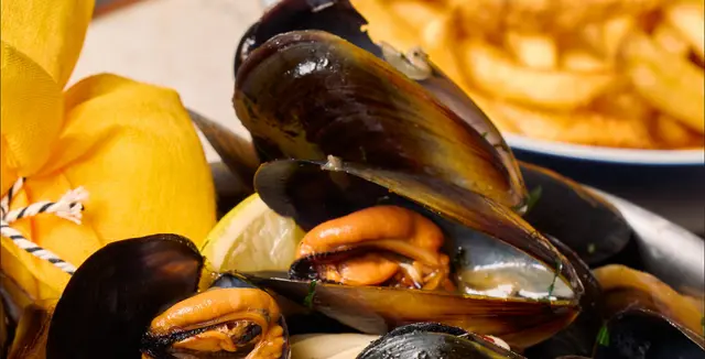 Bottomless Mussels & Chips Wednesday Dinner