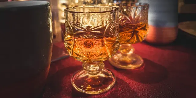 晚市消費滿$250  每人送一shot vodka