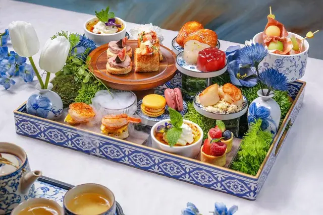 ROYAL INN中西融合菜主題優惠-享用二人皇室下午茶架及青花瓷花園拼盤<免費升級>特色飲品（非酒精類）
