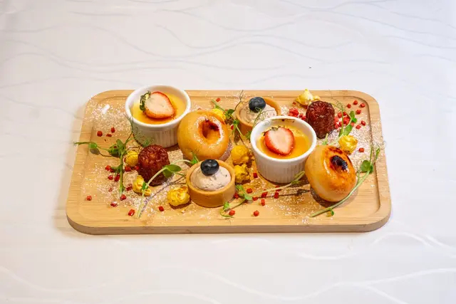 午市惠顧滿$600(不連加一服務費)即送Dessert Platter (價值$248)